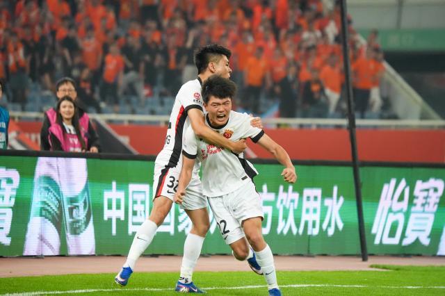 开云体育平台-【中超】杨希赛季首球克雷桑圆月弯刀 泰山1比1海港